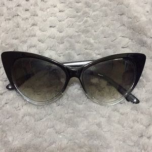 Cat eye sunglasses